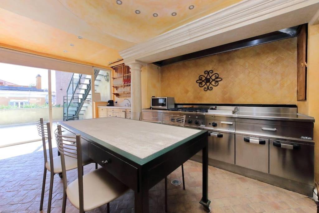 Suity I Penthouse With Two Terraces Рим Екстериор снимка